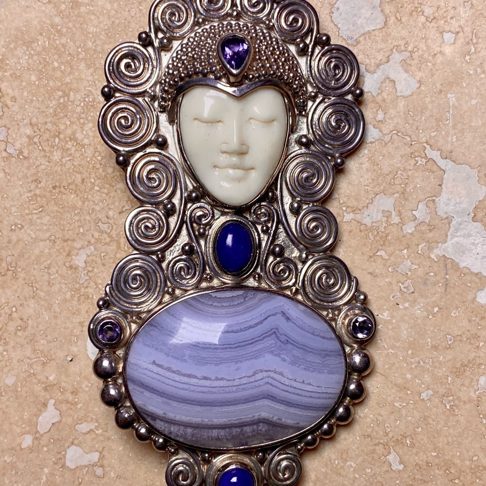 Sajen 925 Goddess Pin Pendant Blue Chalcedony